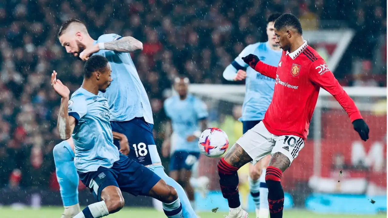 موعد مباراة مانشستر يونايتد وبرينتفورد في منافسات الدوري الإنجليزي الممتاز لكرة القدم